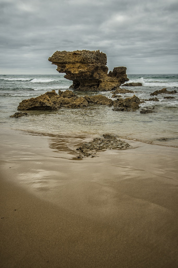 0775 Aireys Inlet - There is also a horseshoe-shaped reef at Step Beach which forms an excellent swimming hole at low tide. The towns main attraction,...